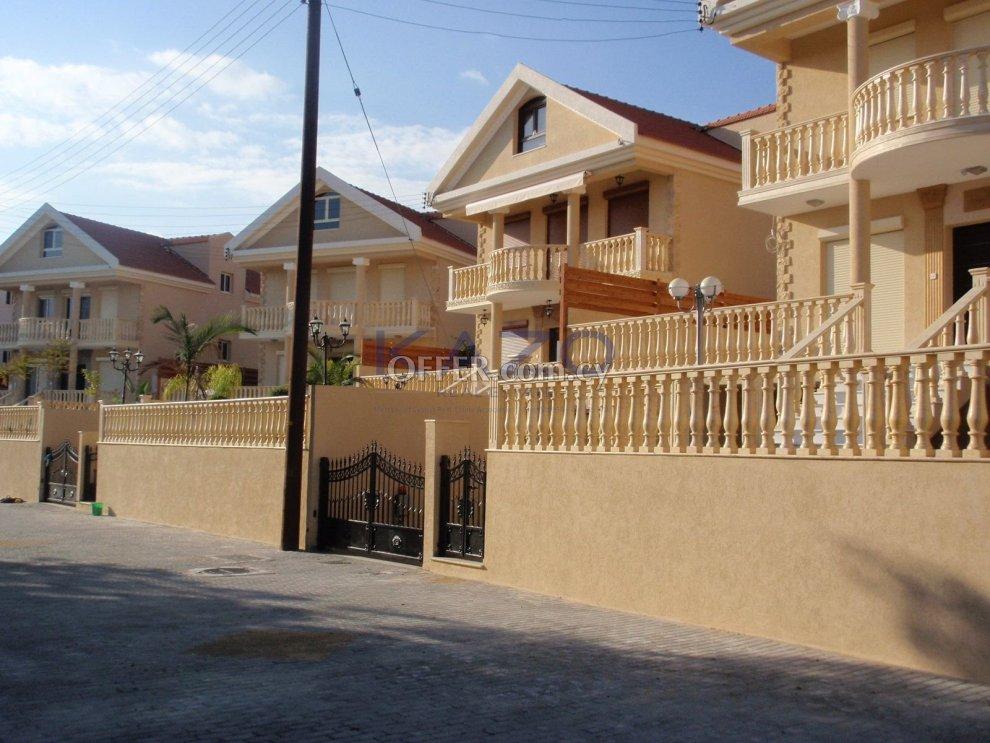 Spacious Fully Furnished Villa with 6 Bedrooms in Germasoyeia: https://www.offer.com.cy/en/spacious-fully-furnished-villa-with-6-bedrooms-in-germasoyeia/21-816124/ (www.offer.com.cy)