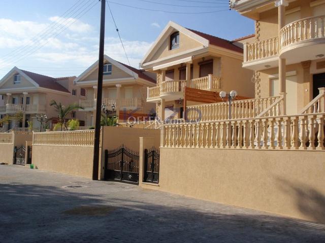 Spacious Fully Furnished Villa with 6 Bedrooms in Germasoyeia: https://www.offer.com.cy/en/spacious-fully-furnished-villa-with-6-bedrooms-in-germasoyeia/21-816124/ (www.offer.com.cy)