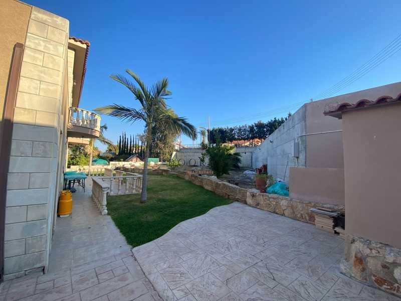 5-bedroom detached house for sale: https://www.bazaraki.com/adv/5794777_5-bedroom-detached-house-for-sale (www.bazaraki.com)