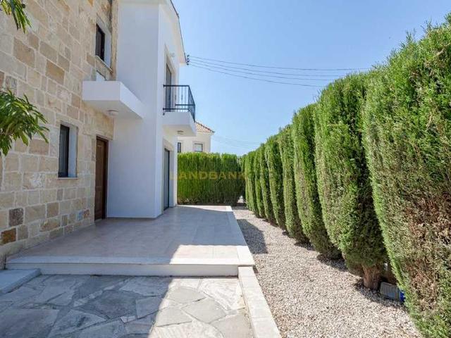 3-bedroom villa for sale: https://www.bazaraki.com/adv/5798669_3-bedroom-villa-for-sale (www.bazaraki.com)