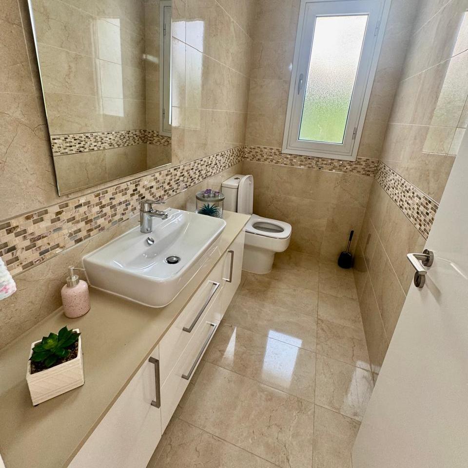 7-bedroom villa in Paphos № 153395: https://dom.com.cy/en/catalog/sale/153395/ (dom.com.cy)