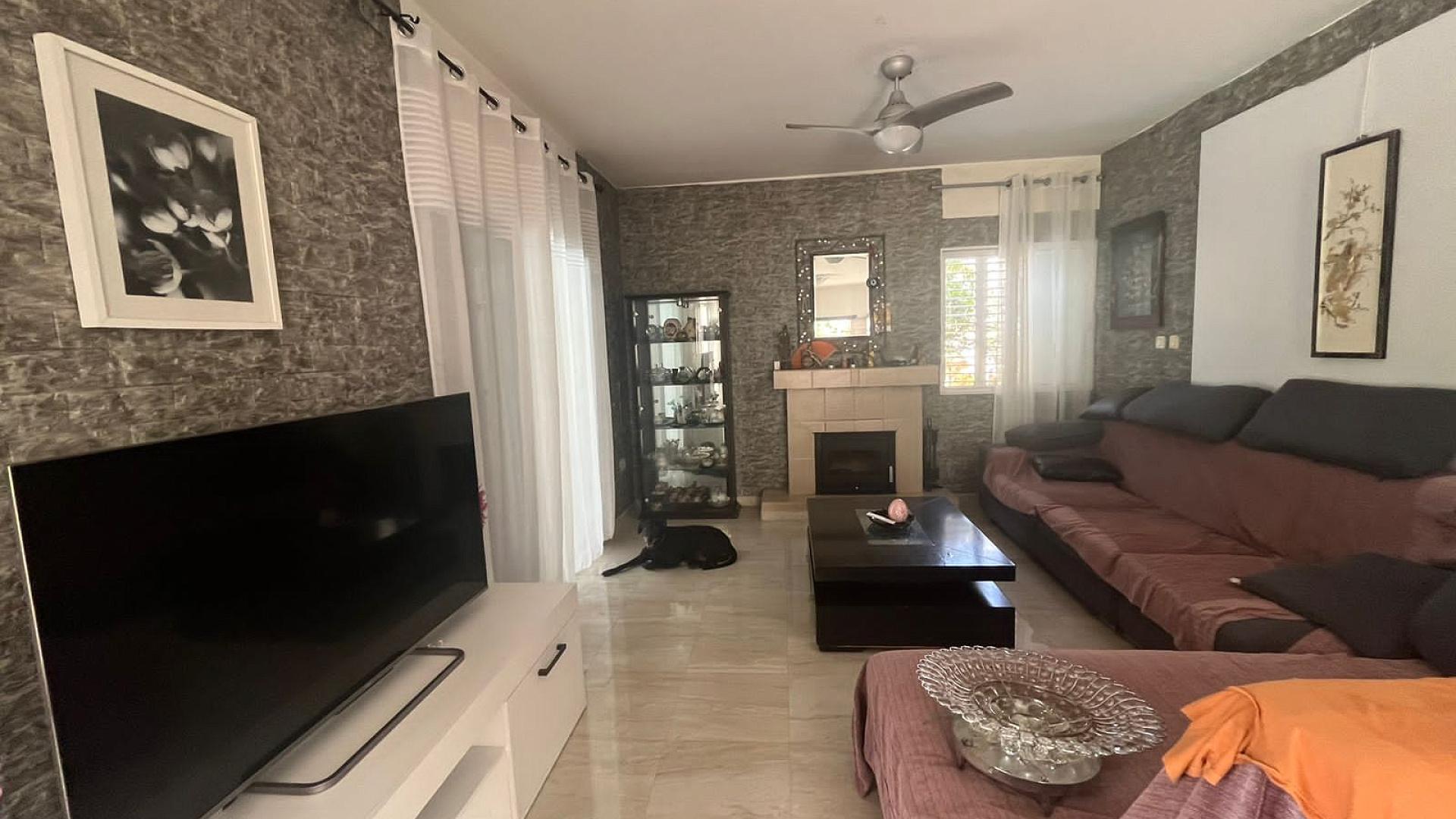 4-bedroom house in Paphos №153688: https://dom.com.cy/en/catalog/rent/153688/ (dom.com.cy)