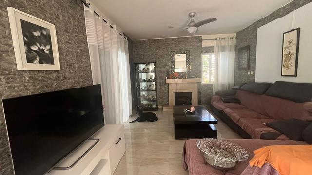 4-bedroom house in Paphos №153688: https://dom.com.cy/en/catalog/rent/153688/ (dom.com.cy)