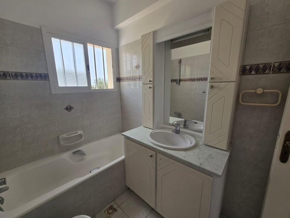 3 Beds 2 Baths House: https://www.facebook.com/marketplace/item/622762424144560 (www.facebook.com)