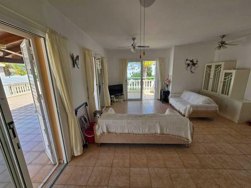 3-bedroom penthouse for sale: https://www.bazaraki.com/adv/5798623_3-bedroom-penthouse-for-sale (www.bazaraki.com)