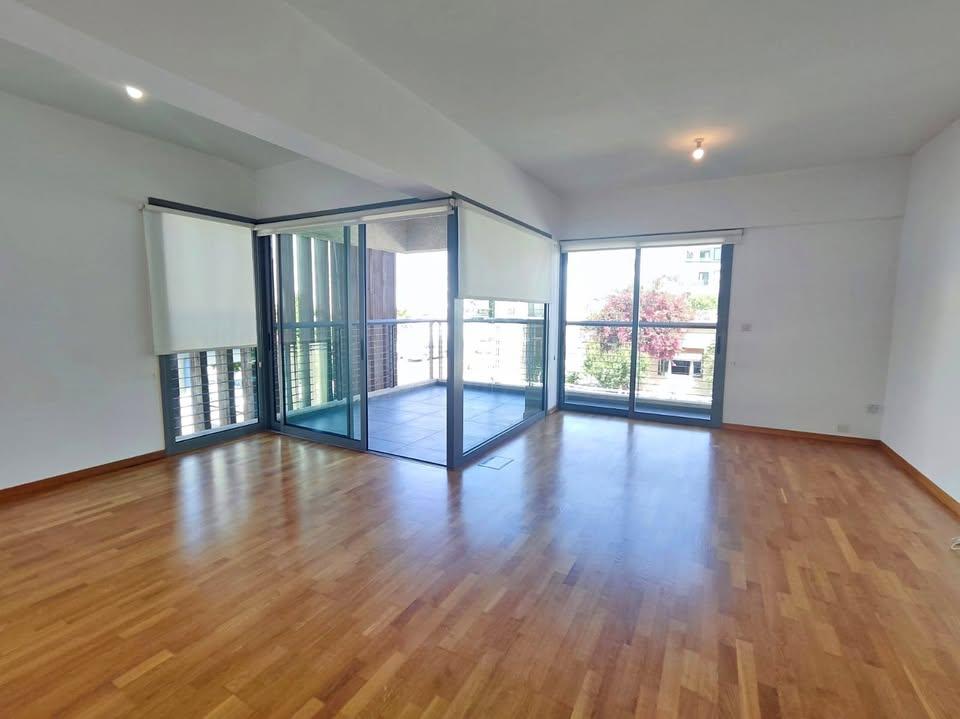 3 beds 2 baths Flat/apartment: https://www.facebook.com/marketplace/item/3468729803263277 (www.facebook.com)