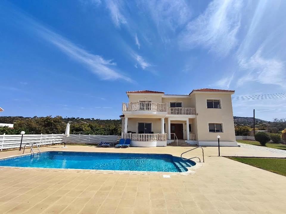 Villa Cristella - 5 Bedroom - Sea Caves Area 
For more info please call: 99907917: https://www.facebook.com/marketplace/item/1241076364020873 (www.facebook.com)