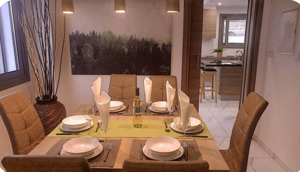 3 bedroom villa - holiday accommodation / daily rate €380: https://www.facebook.com/marketplace/item/990462763302057 (www.facebook.com)