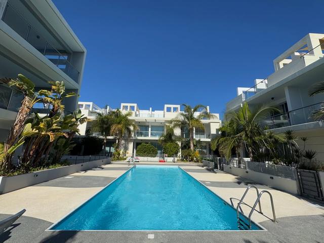 2 beds 2 baths Townhouse: https://www.facebook.com/marketplace/item/1658030904917522 (www.facebook.com)