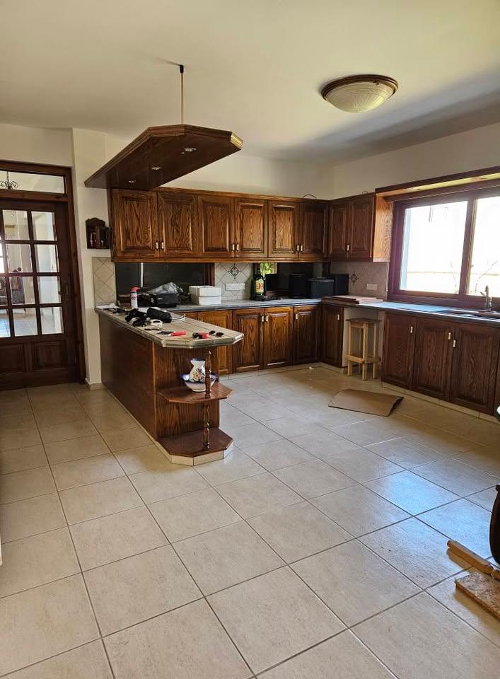 4 bedroom house for rent: https://www.facebook.com/marketplace/item/3757016514588435 (www.facebook.com)