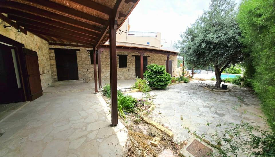 2 Beds 1 Bath House: https://www.facebook.com/marketplace/item/1856477321804539 (www.facebook.com)