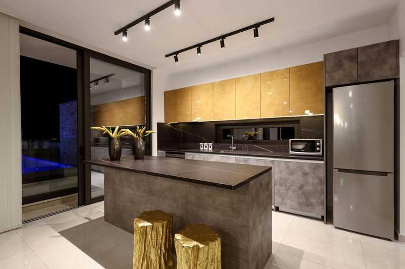 5-bedroom villa for sale: https://www.bazaraki.com/adv/5787578_5-bedroom-villa-for-sale (www.bazaraki.com)