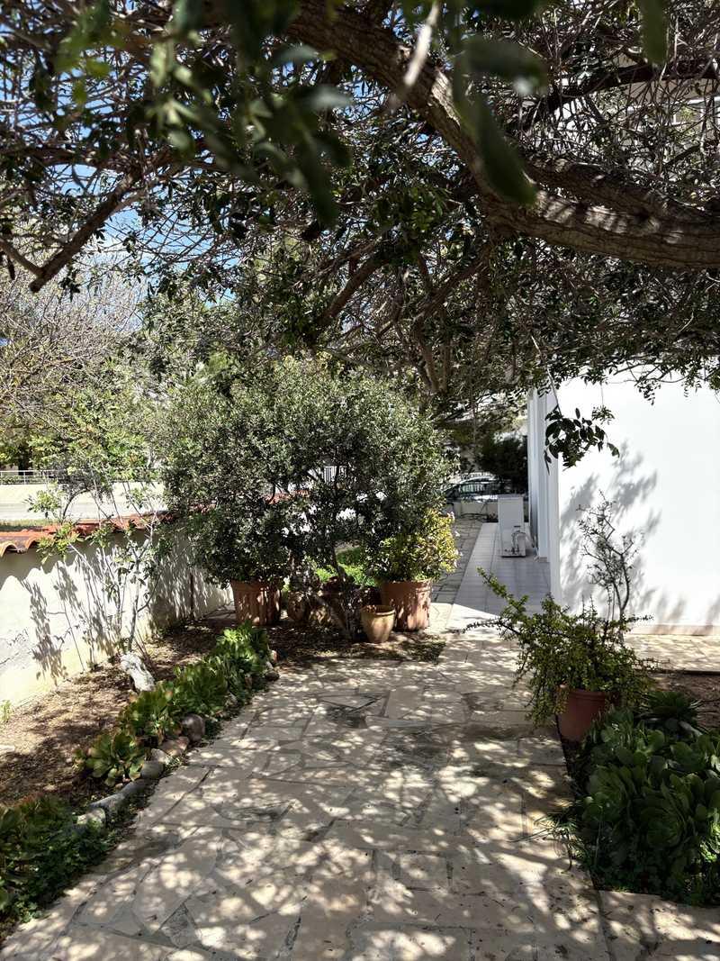 4-bedroom detached house to rent: https://www.bazaraki.com/adv/5794606_4-bedroom-detached-house-to-rent (www.bazaraki.com)