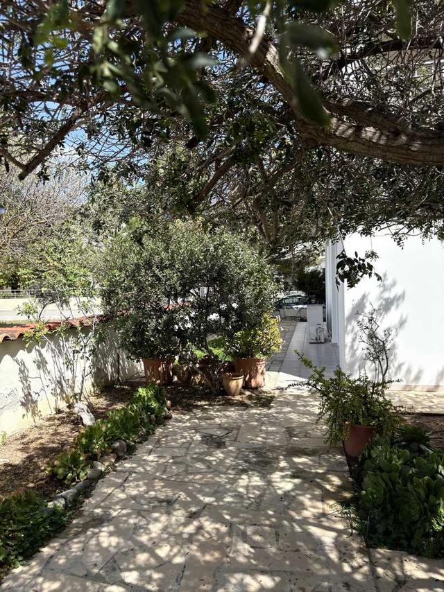 4-bedroom detached house to rent: https://www.bazaraki.com/adv/5794606_4-bedroom-detached-house-to-rent (www.bazaraki.com)