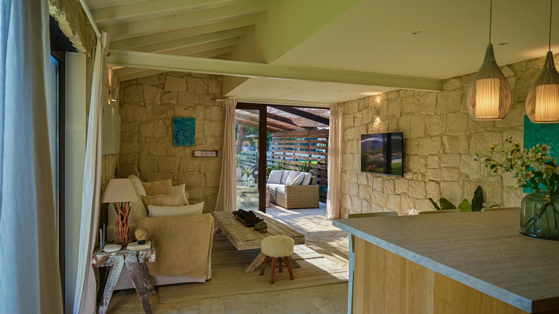 6-bedroom villa in Larnaca № 153177: https://dom.com.cy/en/catalog/sale/153177/ (dom.com.cy)