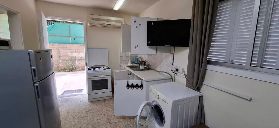 Studio: https://www.facebook.com/marketplace/item/987787830180102 (www.facebook.com)