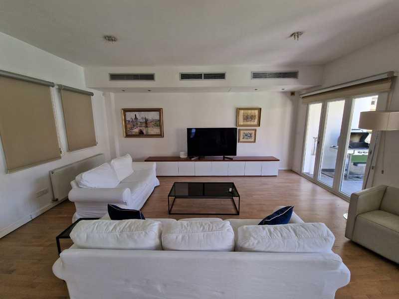 5-bedroom villa to rent: https://www.bazaraki.com/adv/5787580_5-bedroom-villa-to-rent (www.bazaraki.com)