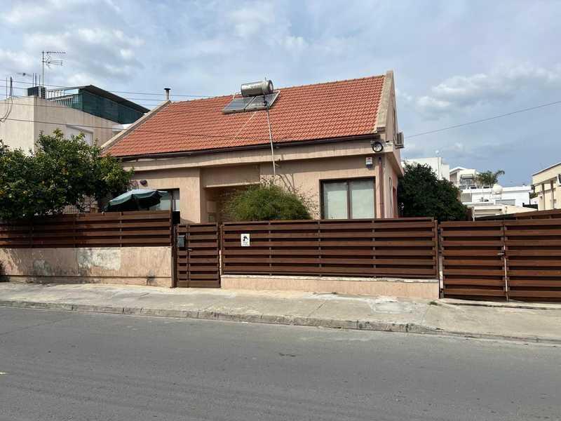 3-bedroom detached house for sale: https://www.bazaraki.com/adv/5795601_3-bedroom-detached-house-for-sale (www.bazaraki.com)