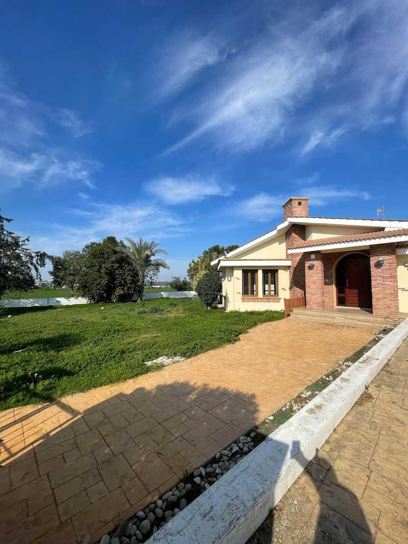 5-bedroom detached house for sale: https://www.bazaraki.com/adv/5787043_5-bedroom-detached-house-for-sale (www.bazaraki.com)