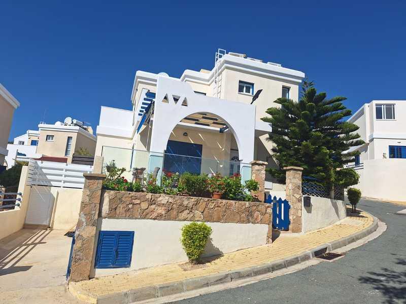 3-bedroom villa to rent: https://www.bazaraki.com/adv/5790583_3-bedroom-villa-to-rent (www.bazaraki.com)