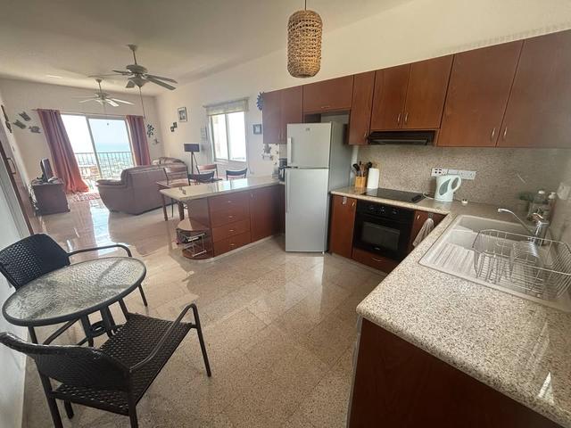2 beds 1 bath Flat/apartment: https://www.facebook.com/marketplace/item/2848408678695148 (www.facebook.com)
