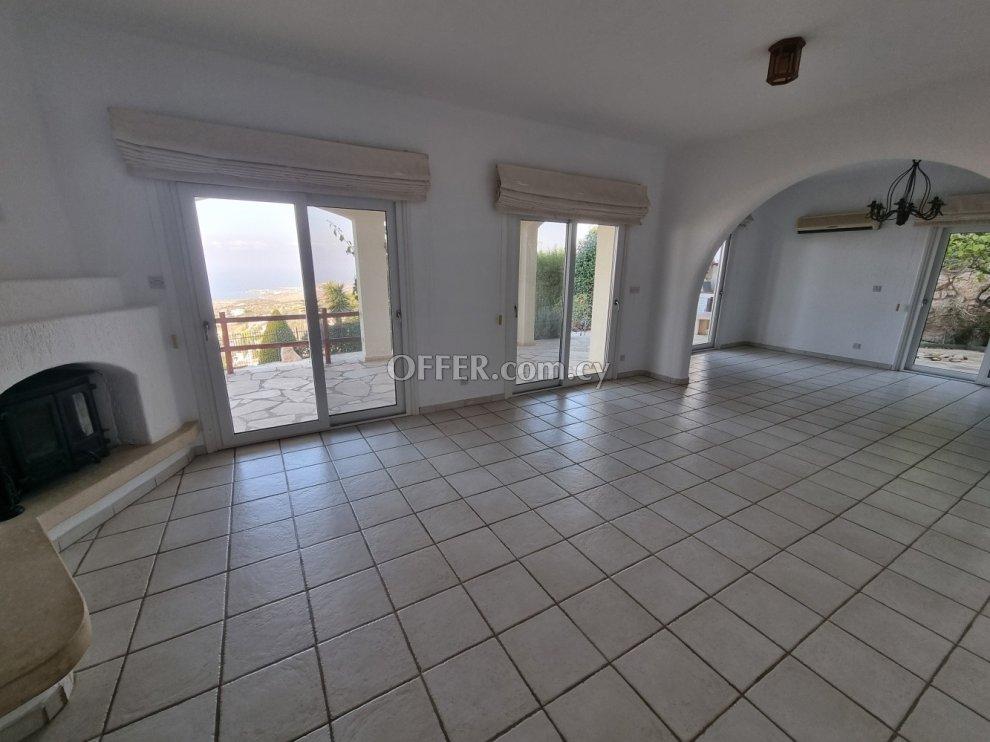 4-bedroom Detached Villa 321 sqm in Tala: https://www.offer.com.cy/en/4-bedroom-detached-villa-321-sqm-in-tala/21-816029/ (www.offer.com.cy)