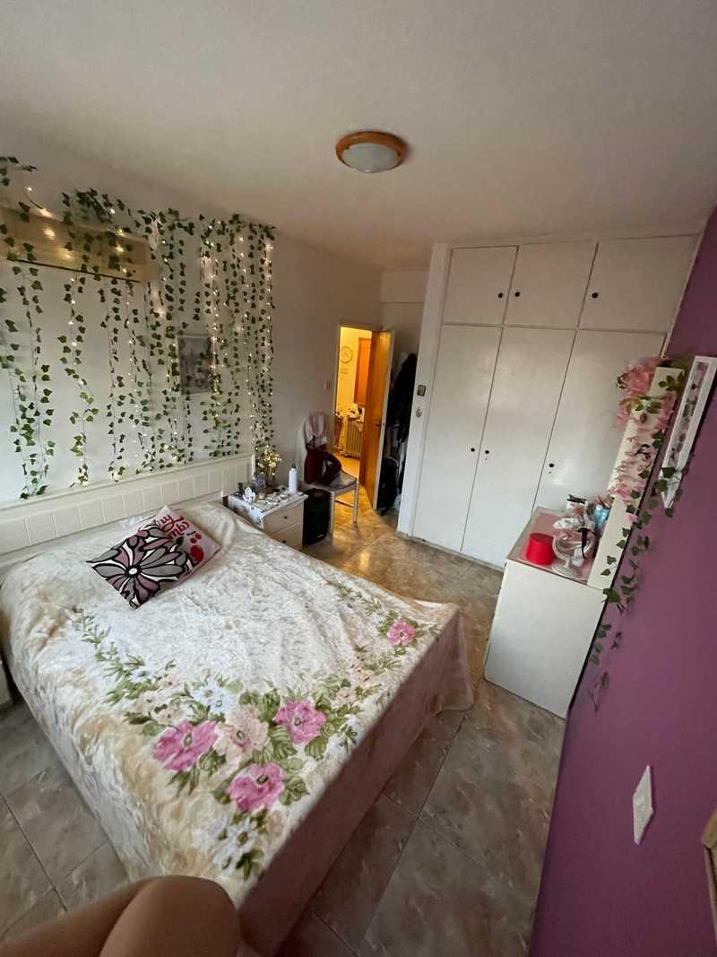Cozy room in the city center: https://www.bazaraki.com/adv/5793054_cozy-room-for-rent-in-the-city-center (www.bazaraki.com)