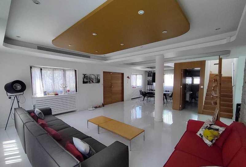 3-bedroom villa to rent: https://www.bazaraki.com/adv/5795258_3-bedroom-villa-to-rent (www.bazaraki.com)