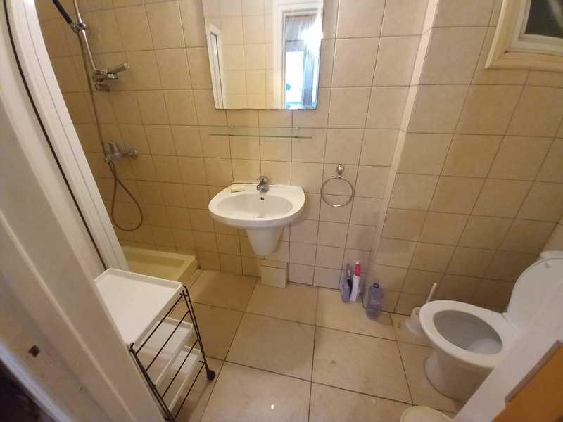 A room with shower and ws: https://www.bazaraki.com/adv/5790386_a-room-with-shower-and-ws (www.bazaraki.com)