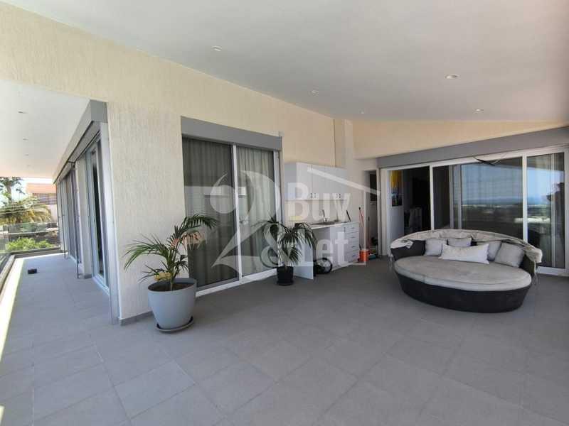 4-bedroom villa for sale: https://www.bazaraki.com/adv/5791180_4-bedroom-villa-for-sale (www.bazaraki.com)