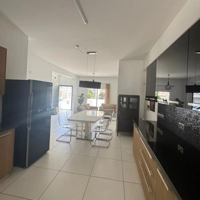 3-bedroom house in Limassol №152737: https://dom.com.cy/en/catalog/rent/152737/ (dom.com.cy)