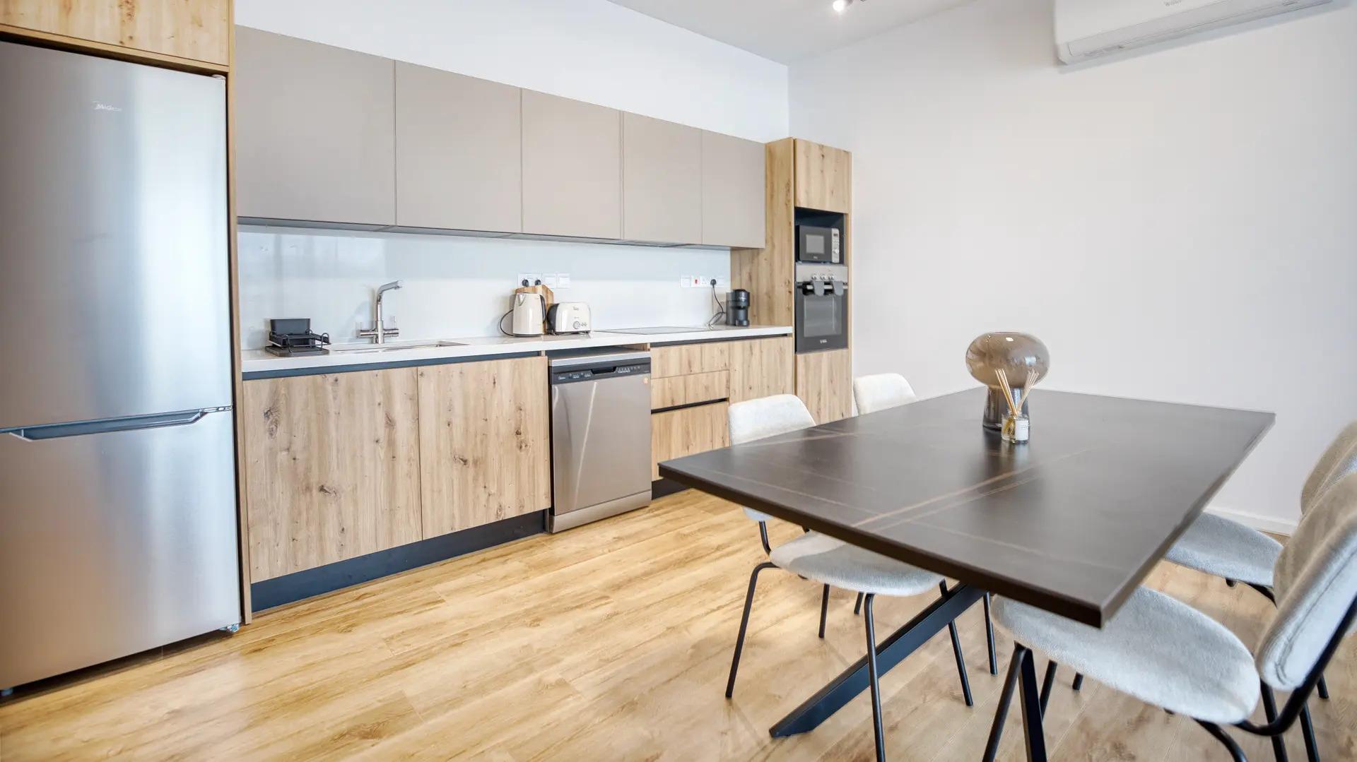 2-bedroom flat in Limassol №153723: https://dom.com.cy/en/catalog/rent/153723/ (dom.com.cy)