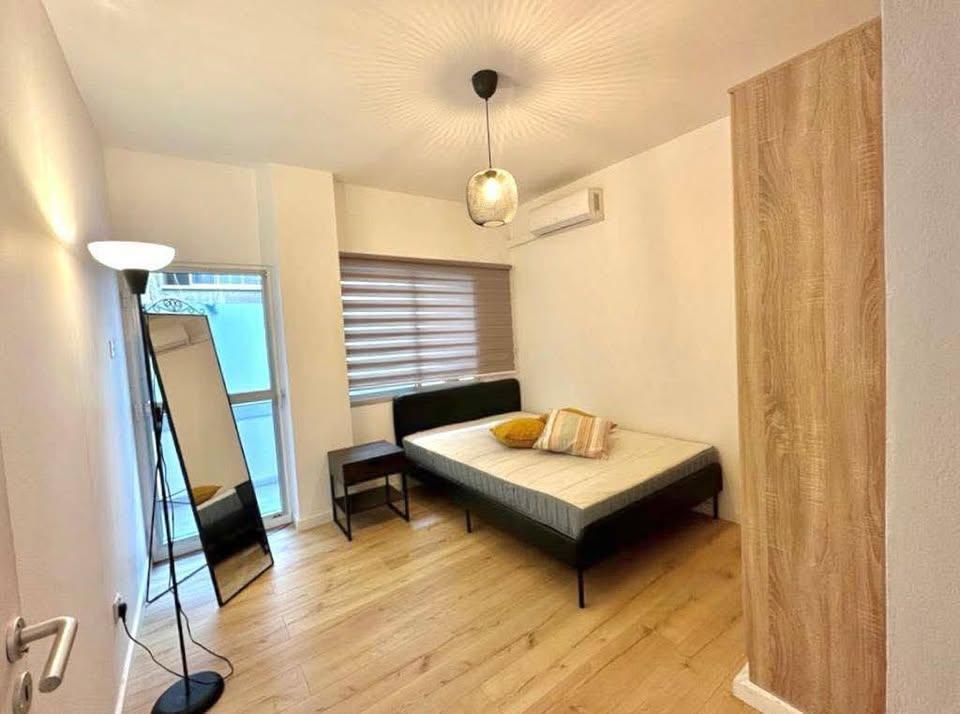 ID: R 35520 BEAUTIFUL 1 BEDROOM APARTMENT IN LIMASSOL AGIA ZONI AREA. 

This modern one-bedroom apar: https://www.facebook.com/marketplace/item/577381612058789 (www.facebook.com)