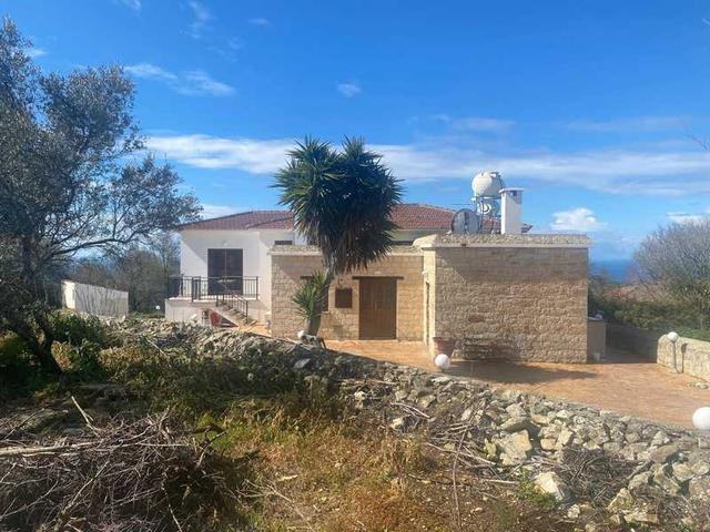 4-bedroom villa to rent: https://www.bazaraki.com/adv/5787886_4-bedroom-villa-to-rent (www.bazaraki.com)