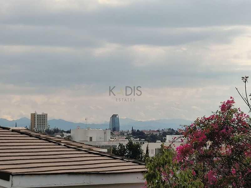 6-bedroom villa for sale: https://www.bazaraki.com/adv/5791287_6-bedroom-villa-for-sale (www.bazaraki.com)