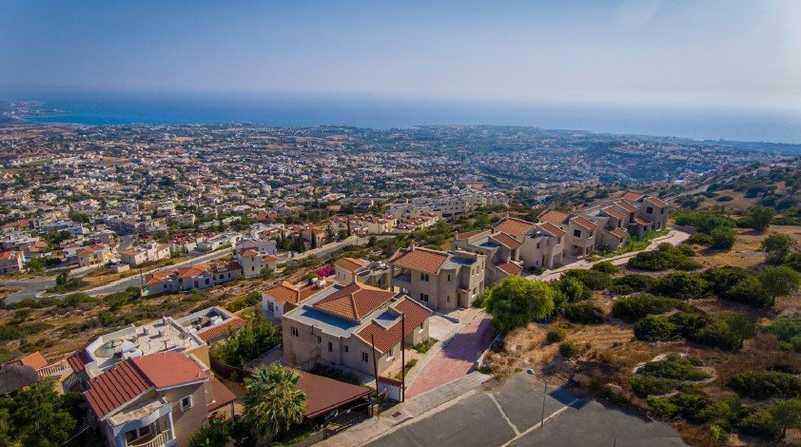 6-bedroom villa for sale: https://www.bazaraki.com/adv/5763545_6-bedroom-villa-for-sale (www.bazaraki.com)