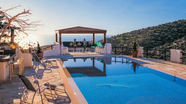 5 bed house for sale in Tsada Pafos: https://www.offer.com.cy/en/5-bed-house-for-sale-in-tsada-pafos/21-816335/ (www.offer.com.cy)