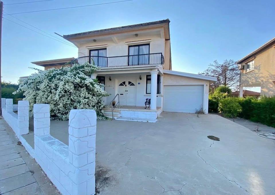 4 bedroom house: https://www.facebook.com/marketplace/item/696546582874063 (www.facebook.com)