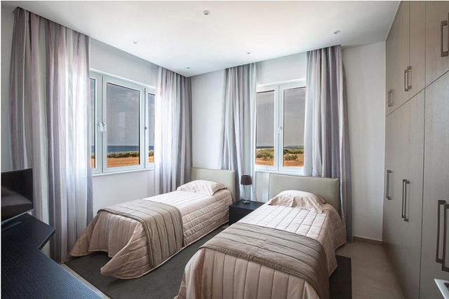 New 5-bedroom villa in Famagusta № 152048: https://dom.com.cy/en/catalog/sale/152048/ (dom.com.cy)