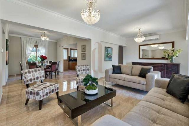  3-bedroom villa to rent: https://www.bazaraki.com/adv/5793263_3-bedroom-villa-to-rent (www.bazaraki.com)