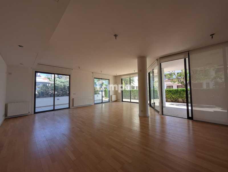 4-bedroom apartment to rent: https://www.bazaraki.com/adv/5787085_4-bedroom-apartment-to-rent (www.bazaraki.com)
