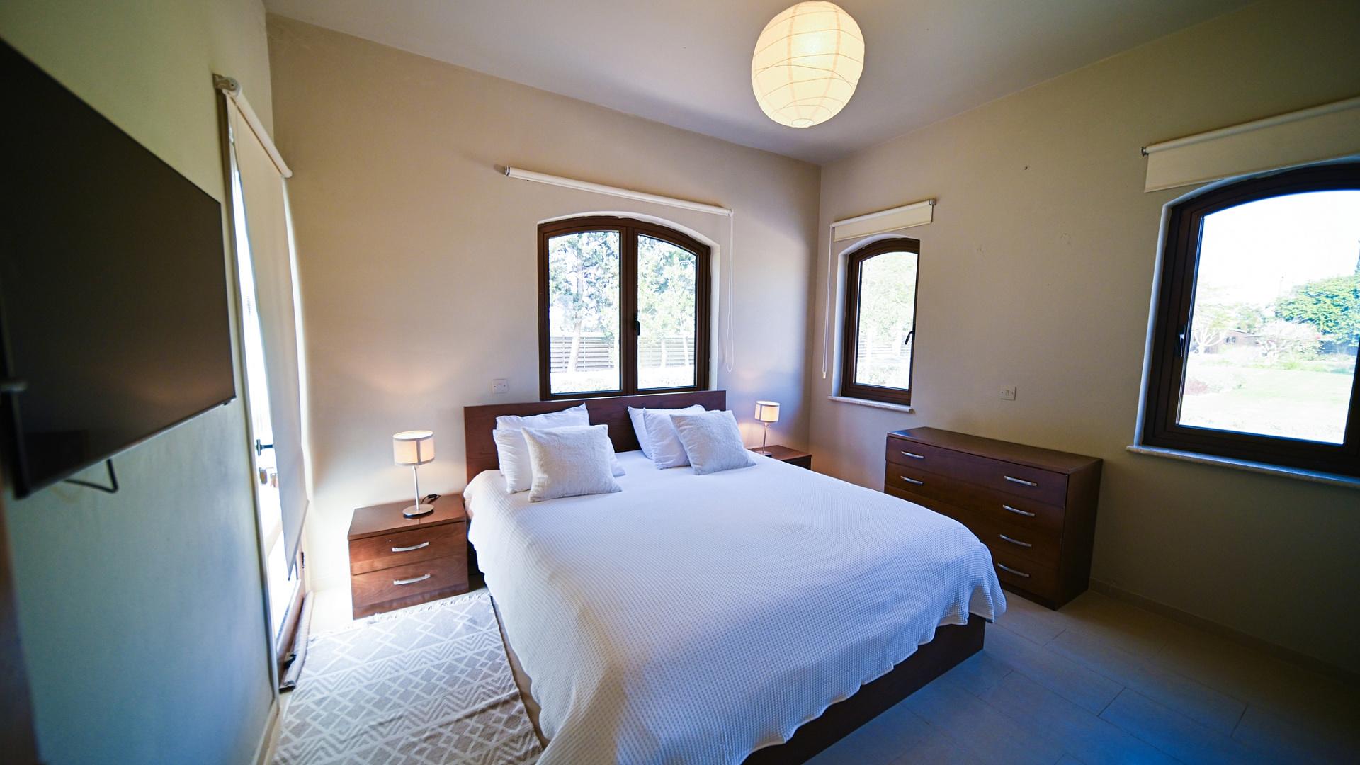 6-bedroom villa in Larnaca № 153177: https://dom.com.cy/en/catalog/sale/153177/ (dom.com.cy)