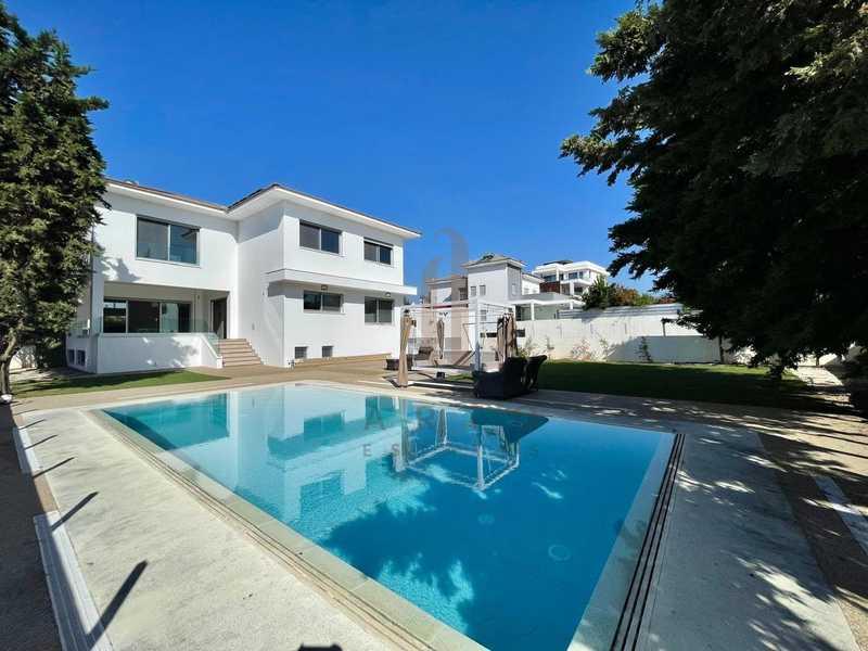 5-bedroom villa to rent: https://www.bazaraki.com/adv/5797382_5-bedroom-villa-to-rent (www.bazaraki.com)