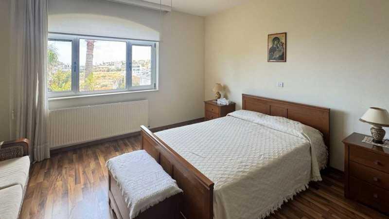 4-bedroom villa for sale: https://www.bazaraki.com/adv/5790833_4-bedroom-villa-for-sale (www.bazaraki.com)