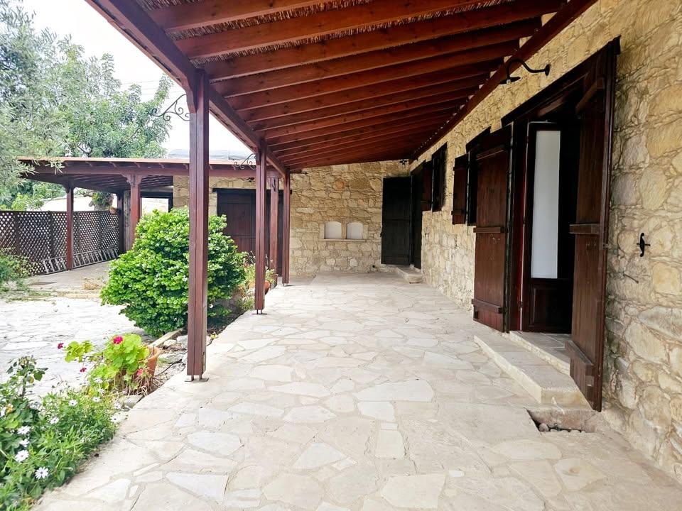 2 Beds 1 Bath House: https://www.facebook.com/marketplace/item/1856477321804539 (www.facebook.com)
