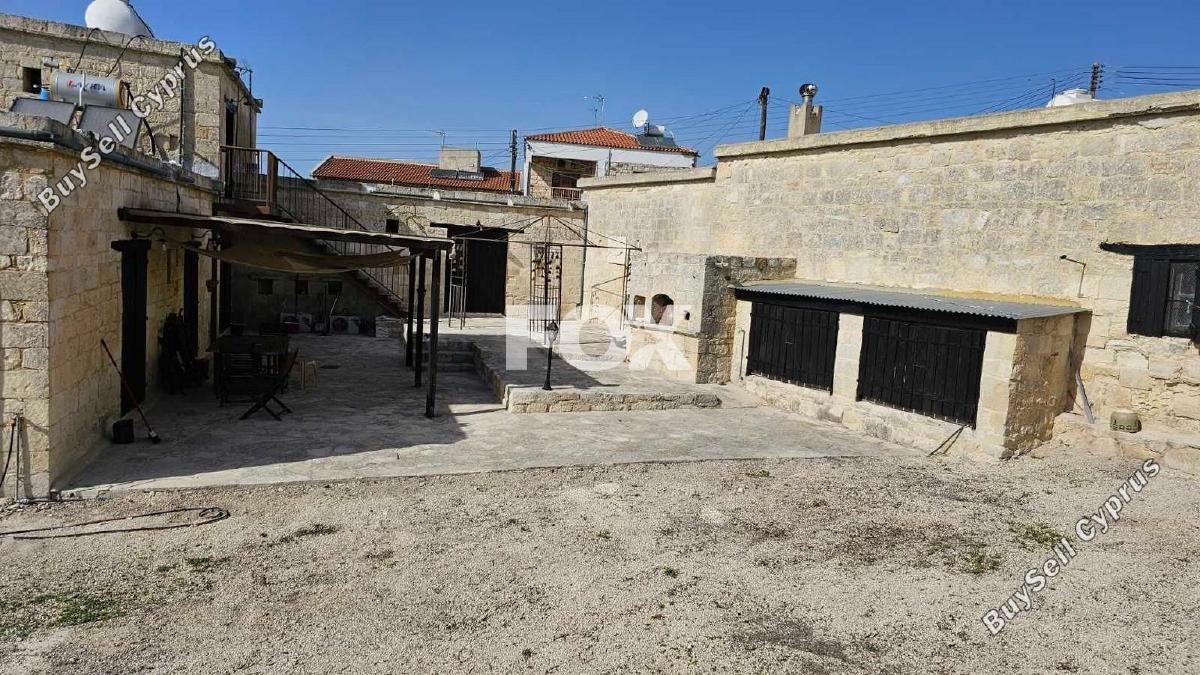 4 Bedroom Detached house to rent in Lasa, Paphos: https://www.buysellcyprus.com/property-for-rent/paphos/lasa/4-bed-detached-house-to-rent-lasa-paphos-1800816.html (www.buysellcyprus.com)