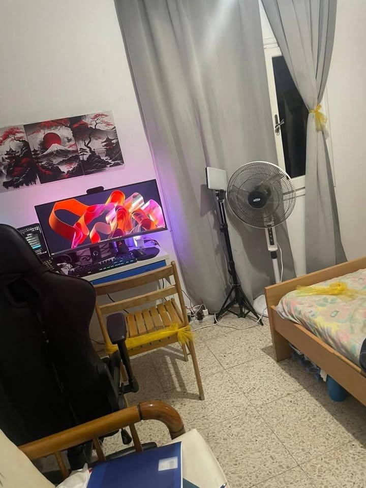 Room for rent: https://www.facebook.com/marketplace/item/4130601597263173 (www.facebook.com)