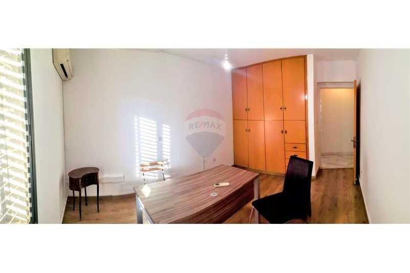 A whole floor office of 280sqm in the city center: https://www.bazaraki.com/adv/5798075_a-whole-floor-office-of-280sqm-in-the-city-center (www.bazaraki.com)