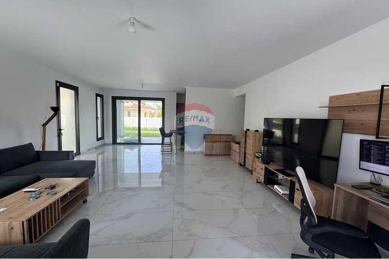 3-bedroom detached house for sale: https://www.bazaraki.com/adv/5789326_3-bedroom-detached-house-for-sale (www.bazaraki.com)
