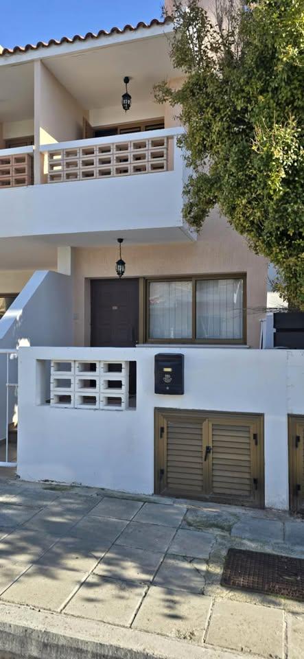 2 Bedroom Townhouse: https://www.facebook.com/marketplace/item/710733154945403 (www.facebook.com)